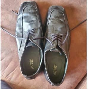 Men's black dress shoes size 10.5 wide
